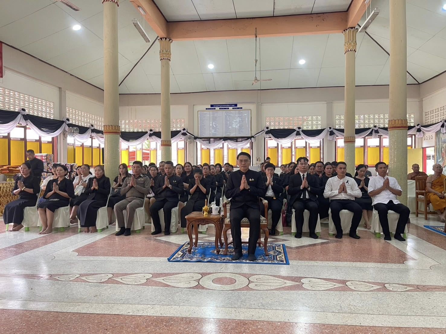 พช.ยโสธร ร่วมพิธีสวดพระพุทธมนต์และเจริญจิตตภาวนา อุทิศถวายพระราชกุศลแด่  สมเด็จพระนางเจ้าสิริกิติ์ พระบรมราชินีนาถ พระบรมราชชนนีพันปีหลวง