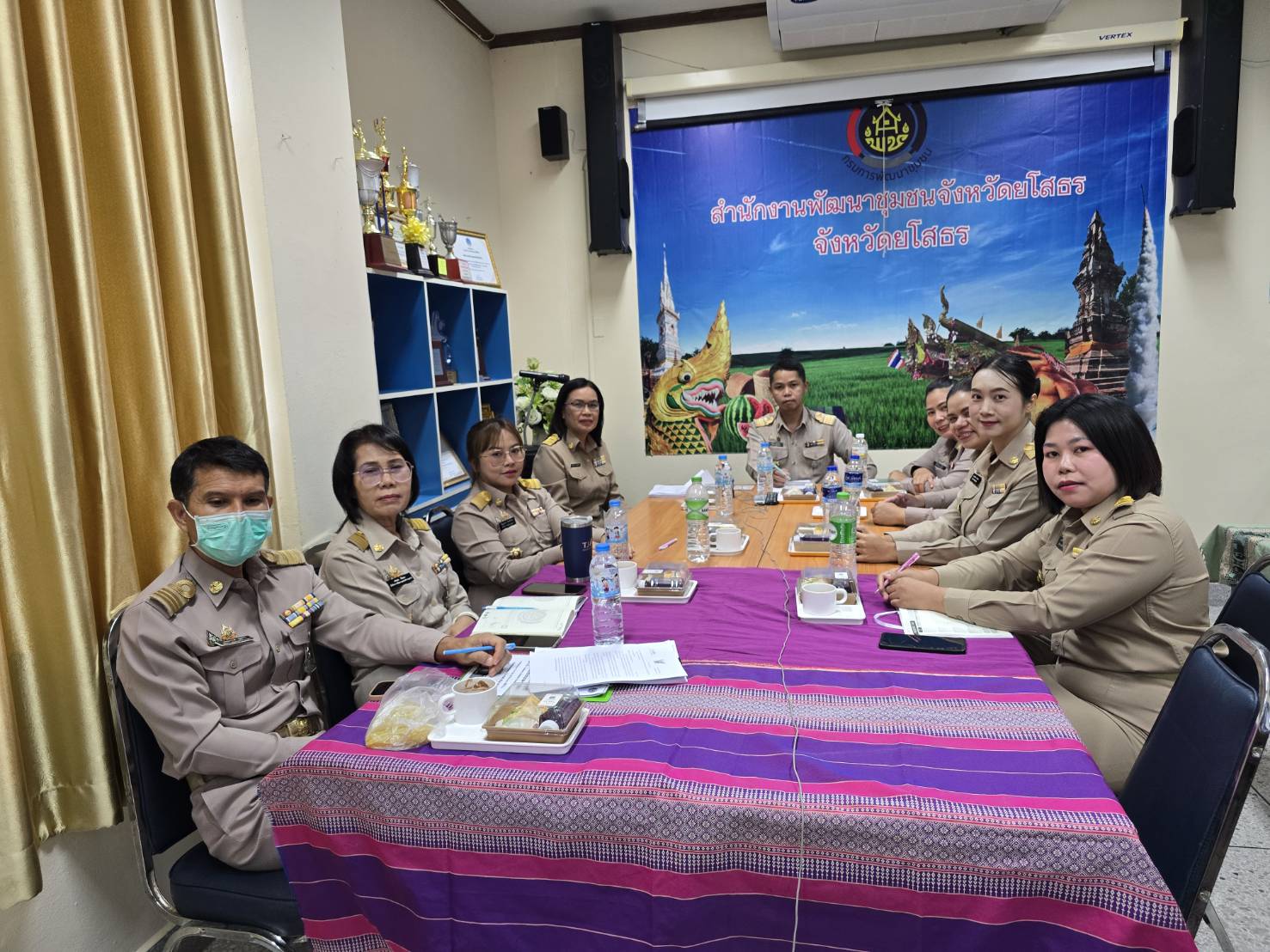 จังหวัดยโสธร ร่วมอบรมโครงการอบรมเพิ่มทักษะและประสิทธิภาพในการบริหารจัดการหนี้ของกองทุนพัฒนาบทบาทสตรี ผ่านระบบวีดีทัศน์ทางไกล (Video Conference)