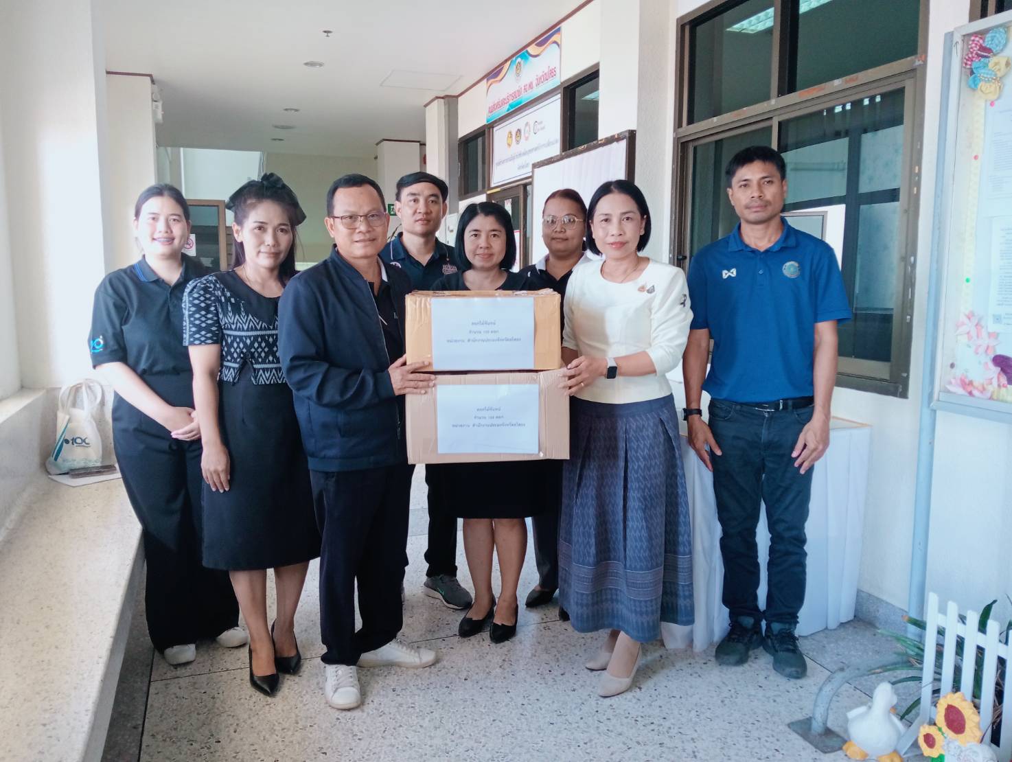 พช.ยโสธร รับมอบดอกไม้จันทน์ จากสำนักงานประมงจังหวัดยโสธร ร่วมทำความดีด้วยหัวใจ น้อมถวายเป็นพระราชกุศล