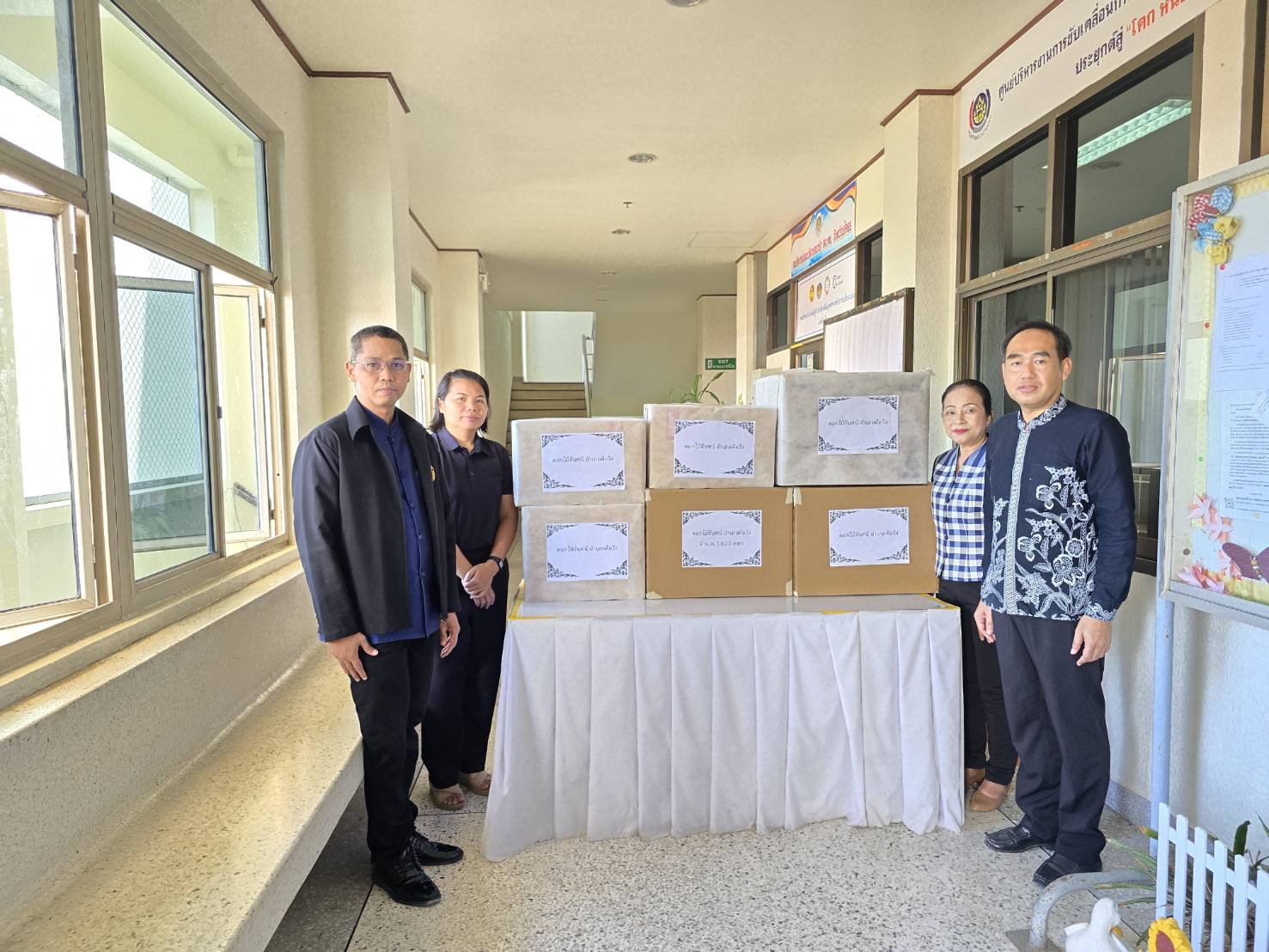พช.ยโสธร รับมอบดอกไม้จันทน์ จากสำนักงานพัฒนาชุมชนอำเภอค้อวัง ร่วมทำความดีด้วยหัวใจ น้อมถวายเป็นพระราชกุศล